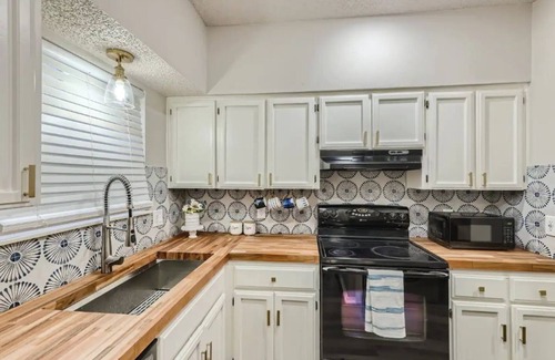 North San Antonio - SAT House | Townhome Medical Ctr/Six Flags/La Cantera/Rim