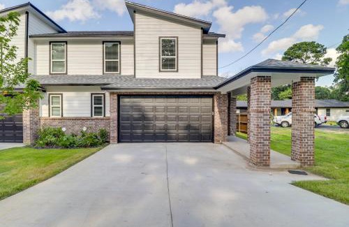 Central Arlington House | Townhome Near ATandT Stadium Great for Game Day!