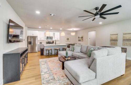Central Arlington House | Townhome Near ATandT Stadium Great for Game Day!
