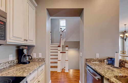 St. Marys House | Townhome near river with central AC, washer/dryer, & 2 balconies - dogs welcome