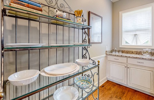 St. Marys House | Townhome near river with central AC, washer/dryer, & 2 balconies - dogs welcome