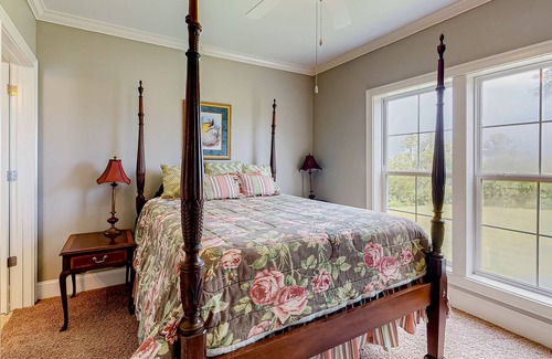 St. Marys House | Townhome near river with central AC, washer/dryer, & 2 balconies - dogs welcome