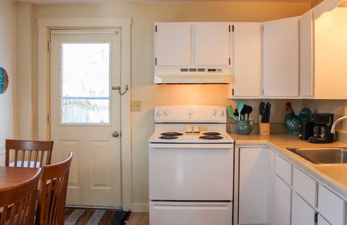 Topsham House | Townhome offering sunlit living spaces, just mins from Maine St, Brunswick.