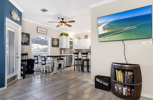Corpus Christi House | Townhome on the water, green light fishing, pool, arcade machines
