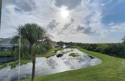 Riverview House | Townhome Retreat -WiFi Laundry access and AC with charming bedroom!