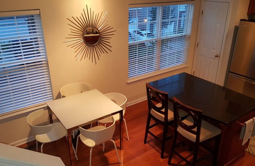 Decatur House | Townhome w/3 Bedrooms.great for families.close to everything in Atlanta!