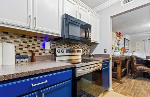 College Park House | Townhome w Big Balcony-College Park, WP, Downtown - Perfect for Work Travelers