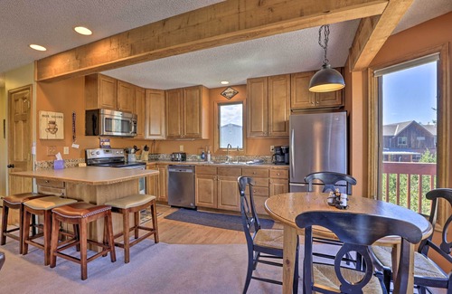 Fraser House | Townhome w/Club Access on Shuttle Stop
