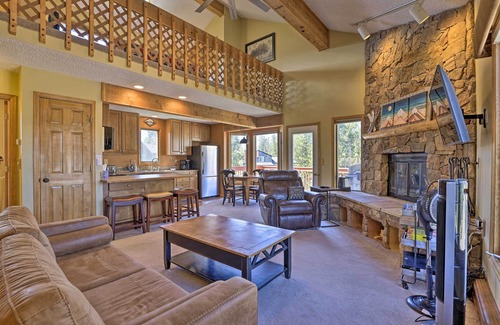 Fraser House | Townhome w/Club Access on Shuttle Stop