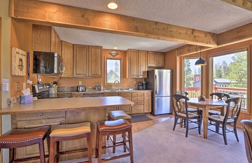 Fraser House | Townhome w/Club Access on Shuttle Stop