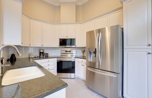 Gainesville House | Townhome w/Patio < 5 Mi to UF Campus!