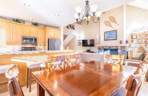 Mountain House House | Townhome w/Private Hot Tub & Balcony w/Mountain Views, Short Walk to Lifts!