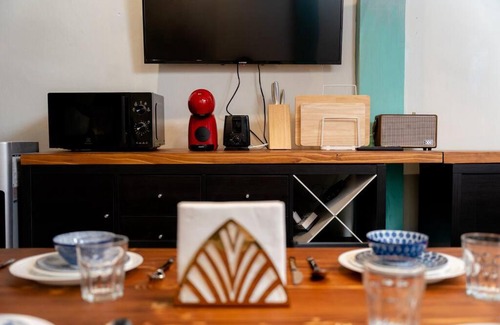 Yan Nawa House | Townhome w/workstation-2mins to food-fun-metro