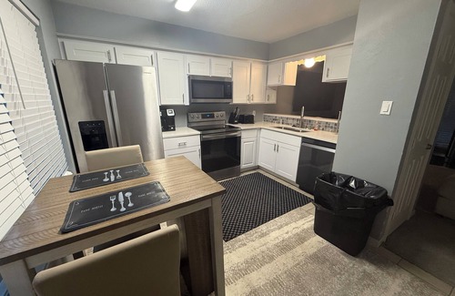 Humble Apartment | Townhome with Gym 4 miles IAH