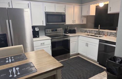 Humble Apartment | Townhome with Gym 4 miles IAH