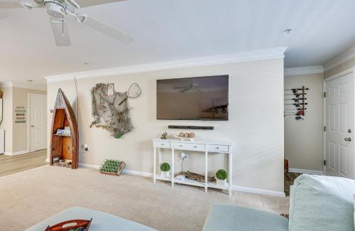 White Lake House | Townhome with Outdoor Pool and White Lake Access!