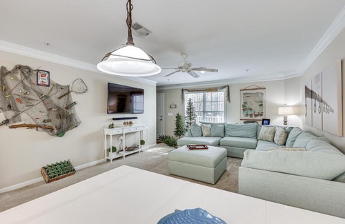 White Lake House | Townhome with Outdoor Pool and White Lake Access!