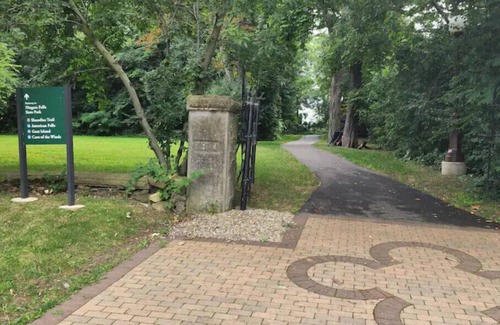 Downtown Niagara Falls House | Townhomes at the Falls - 312 C lower - Buffalo Aven2 Blocks from the Falls!