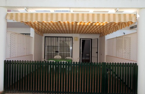 Poblado Sancti Petri House | Townhouse near La Barrosa Beach with communal pool