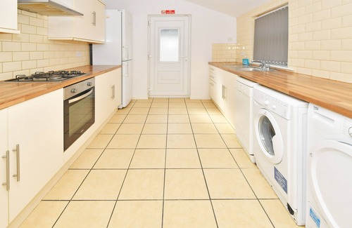 Crewe House | Townhouse @ 115 Walthall Street - Double Ensuite