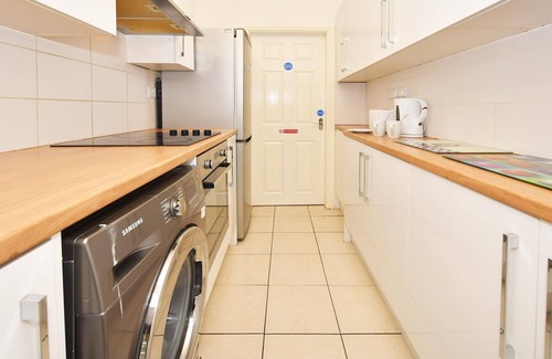 Crewe House | Townhouse @ 178 Ruskin Road Crewe - Superior Double Ensuite With TV