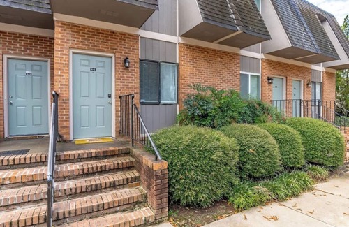 Seven Oaks Condo | Townhouse, Airport, Downtown, 2 TVs, Wi-Fi