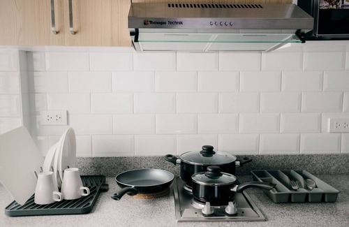 Balibago House | Townhouse/Apartment in Angeles city near Clark with AC, Wifi, and Netflix.