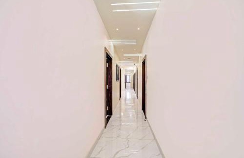 Sanwer Hotel | Townhouse Aurobindo Hospital