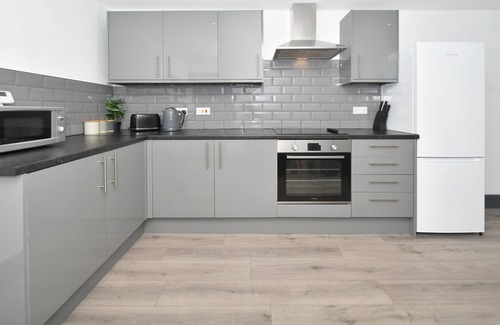 Crewe House | Townhouse @ Bedford St- Superior Double with TV
