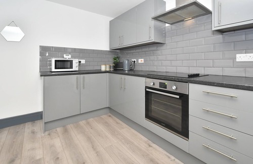 Crewe House | Townhouse @ Bedford St- Superior Double with TV