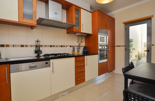 Vale Navio Villa | Townhouse Branqueira OCV - 10min Beach