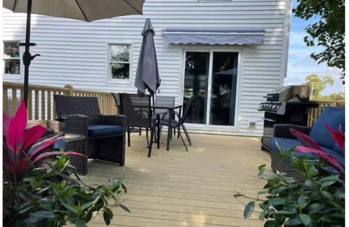 Adamsville House | Townhouse Close to Downtown Newport & Beaches