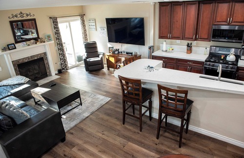 North Tustin House | Townhouse close to it all