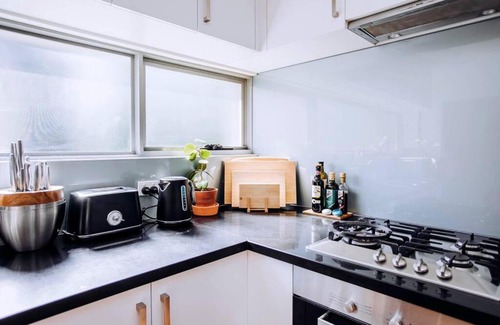 Cremorne Apartment | Townhouse close to Tennis & MCG with free parking