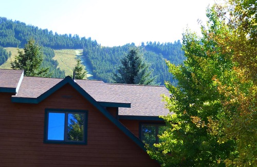 Jackson House | Townhouse, Downtown Jackson Hole By The Ski Slopes, 5 Miles To Grand Teton Park