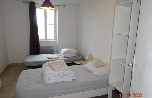 Viviers House | Townhouse ideal for group of workers