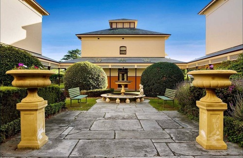 Kew House | Townhouse In An Exclusive Estate with Pool, Tennis Courts & Gym