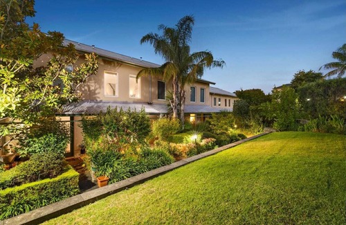 Kew House | Townhouse In An Exclusive Estate with Pool, Tennis Courts & Gym