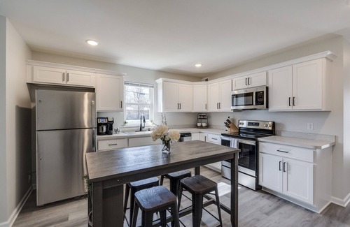 Lambertville House | Townhouse in Downtown Lambertville. Close to Restaurants and Downtown Toledo