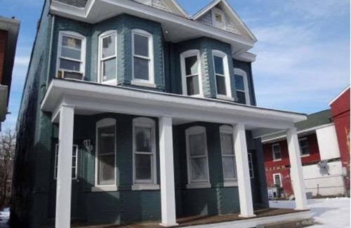 Cumberland House | Townhouse in Historic Downtown Cumberland