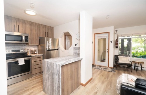 Village North House | Townhouse in Village: Private Hot tub! King Bed, Snowshoes, Bikes + Free Parking