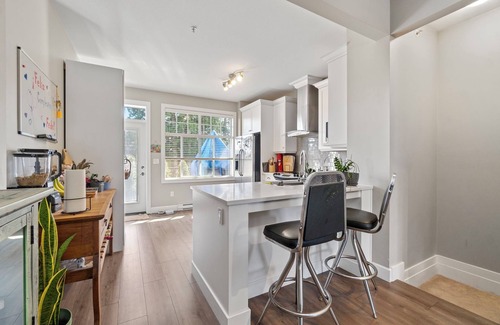 Mill Lake House | Townhouse located for Rent – Steps Away from All Amenities!