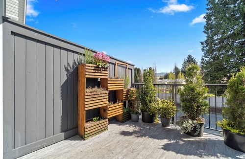 Mill Lake House | Townhouse located for Rent – Steps Away from All Amenities!