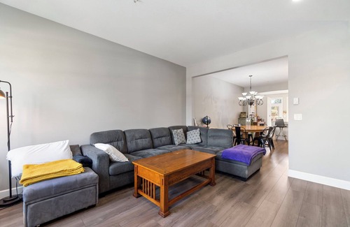 Mill Lake House | Townhouse located for Rent – Steps Away from All Amenities!