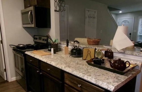 Kingwood House | Townhouse near bush airport