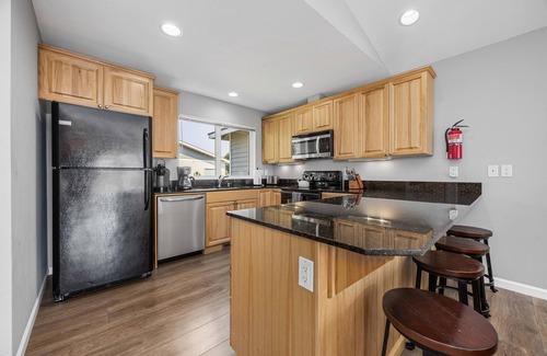Wapato Point House | Townhouse Near Lake, Pool & Wineries!