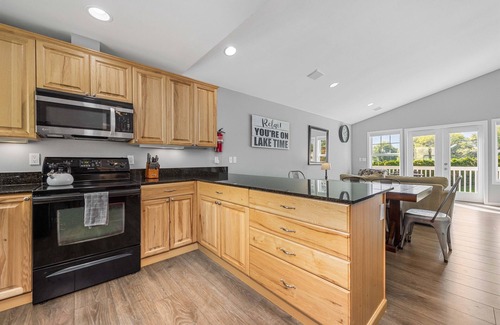 Wapato Point House | Townhouse Near Lake, Pool & Wineries!