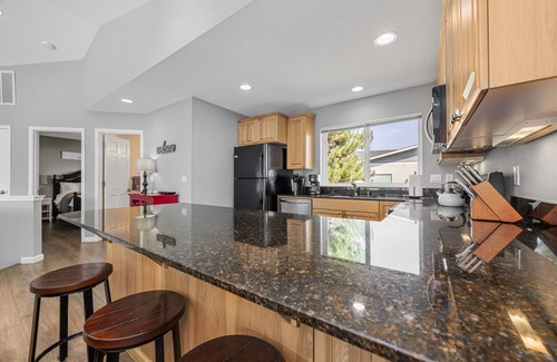 Wapato Point House | Townhouse Near Lake, Pool & Wineries!