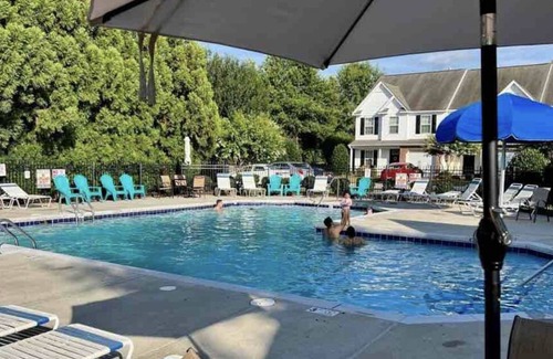 Greensboro House | Townhouse near the Airport