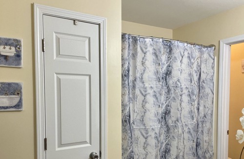 Greensboro House | Townhouse near the Airport